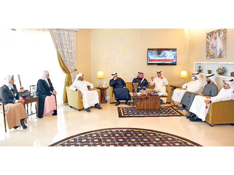 ممثلو أصحاب المشروعات الصغيرة خلال اجتماعهم في مكتب الساير