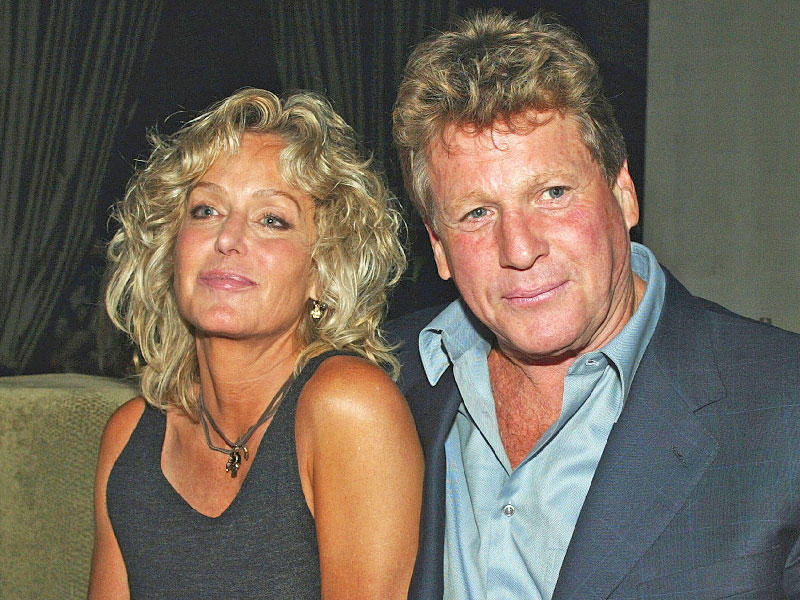 الممثلان رايان أونيل وألي ماكجرو 