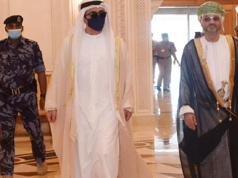 وزير الخارجية العماني بدر البوسعيدي مع نظيره الإماراتي عبدالله بن زايد