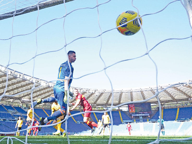 فيرتو نجم روما يحرز الهدف الأول