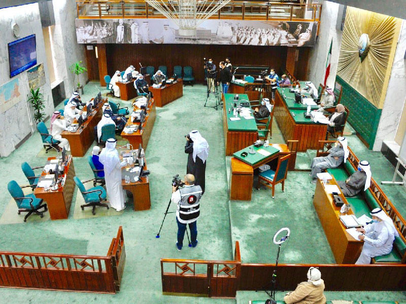 جانب من جلسة البلدي أمس