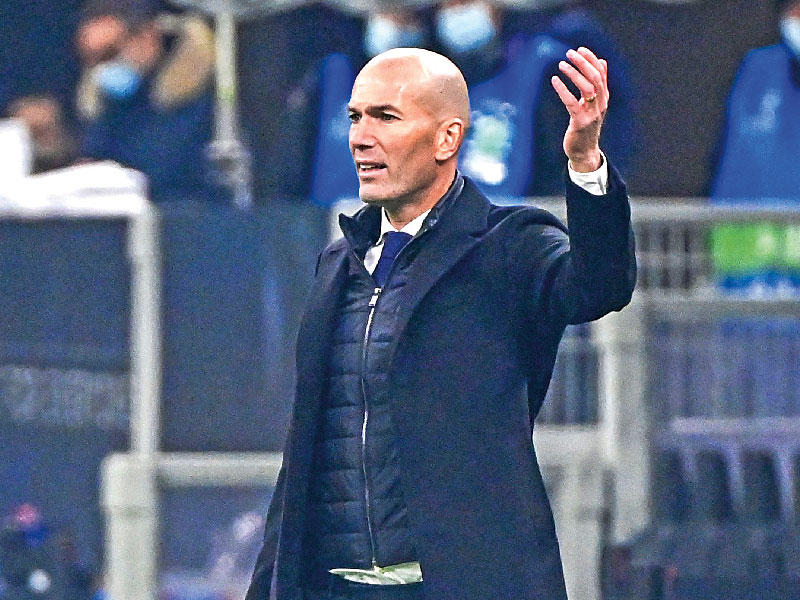 المدير الفني لريال مدريد الفرنسي زين الدين زيدان