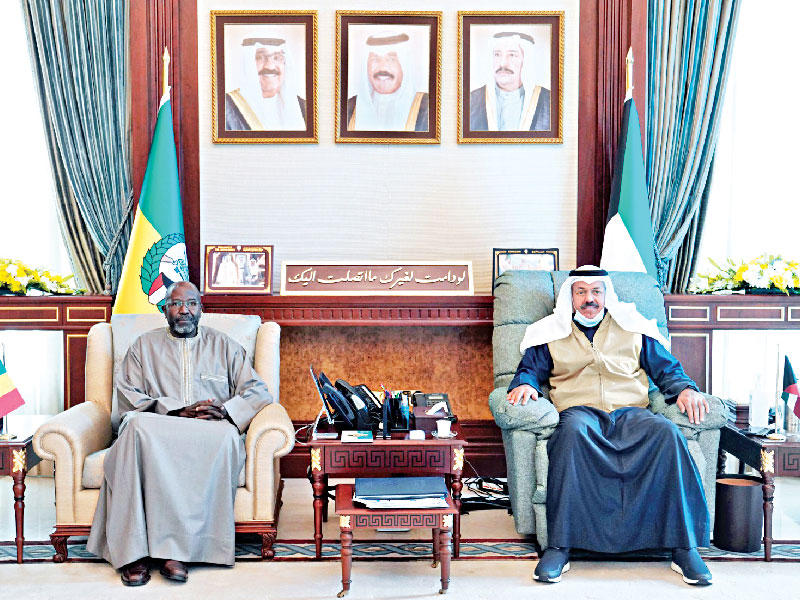 نائب رئيس الحرس الوطني الفريق أول متقاعد الشيخ أحمد النواف  مستقبلاً سفير السنغال