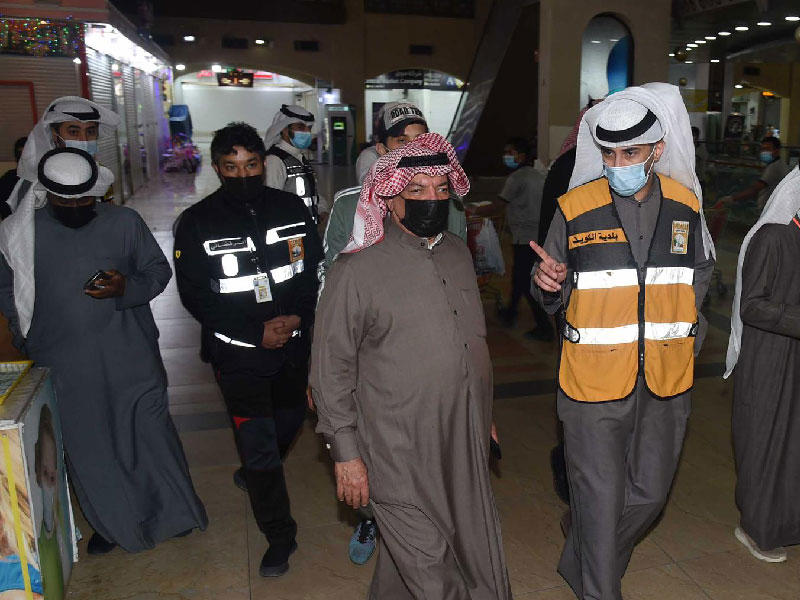 رئيس اللجنة الميدانية لمتابعة تنفيذ الاشتراطات الصحية الفريق متقاعد عبدالفتاح العلي