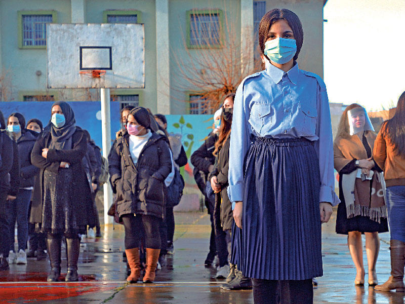 طالبات كرديات في السليمانية خلال إعادة فتح المدارس قبل أيام (أ ف ب)n