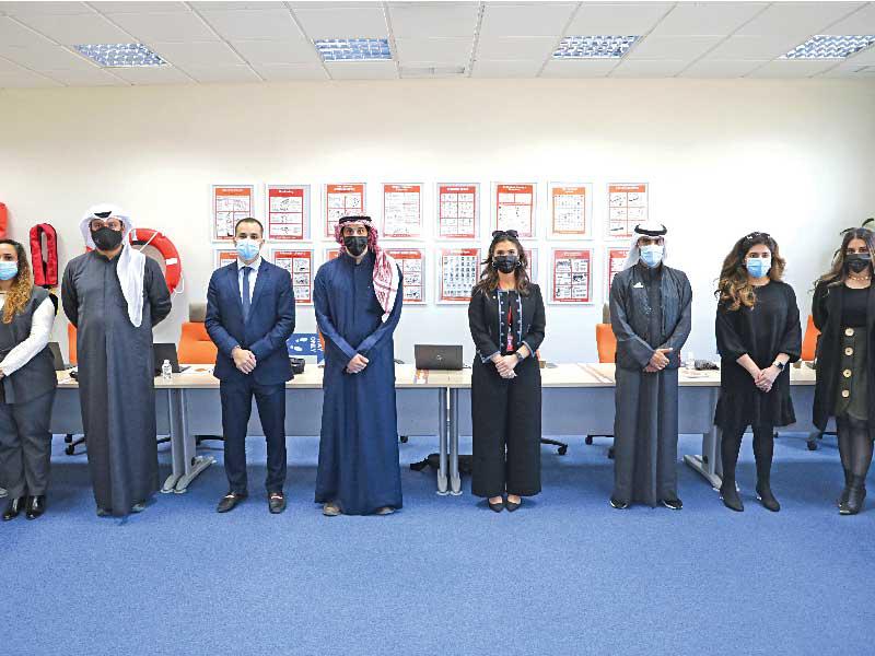 مسؤولو «الأسترالية» وموظفو البنك المشاركون في التدريب