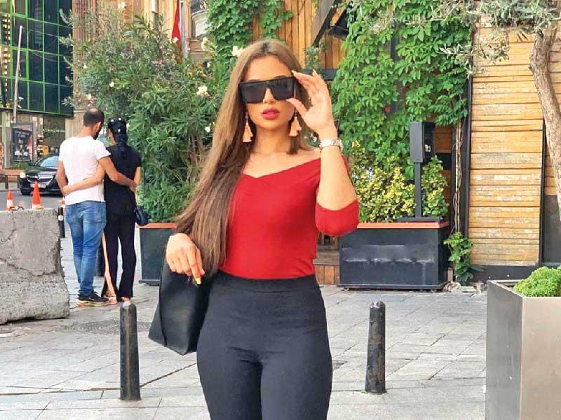 الفنانة العمانية غدير زايد