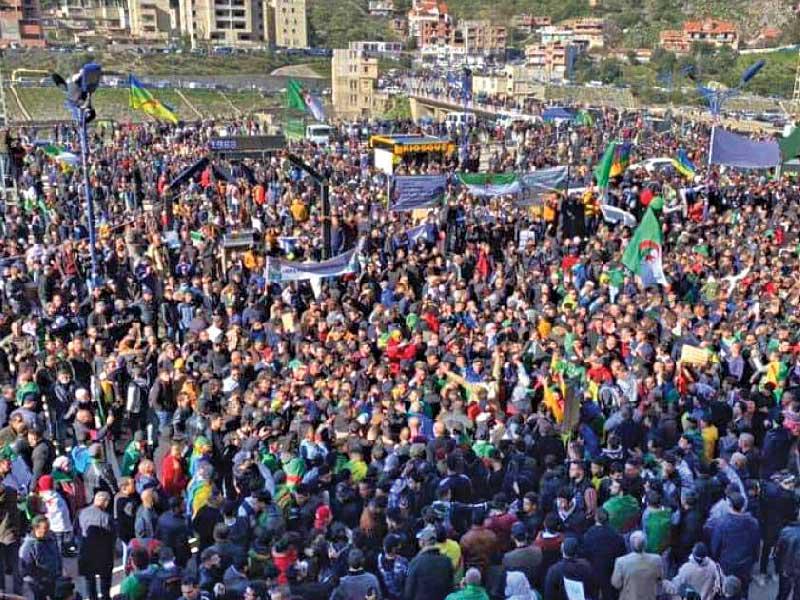 تظاهرات حاشدة شرقي الجزائر