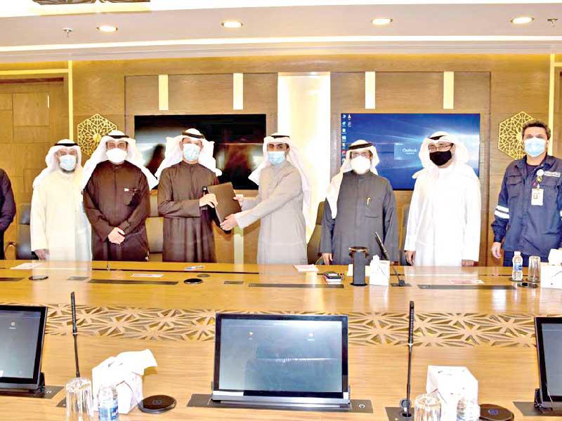 جانب من توقيع الاتفاقية