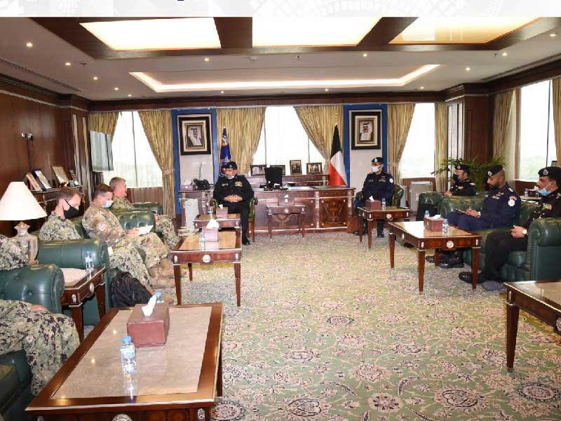 وكيل وزارة الداخلية الفريق عصام النهام مستقبلاً المسؤول الأميركي