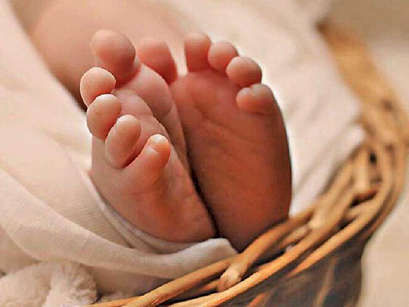 طفل حديث الولادة