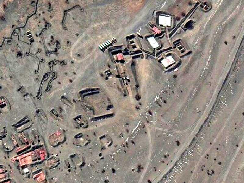 صور أقمار صناعية توضح أن الصين تُخلي معسكرات على الحدود مع الهند