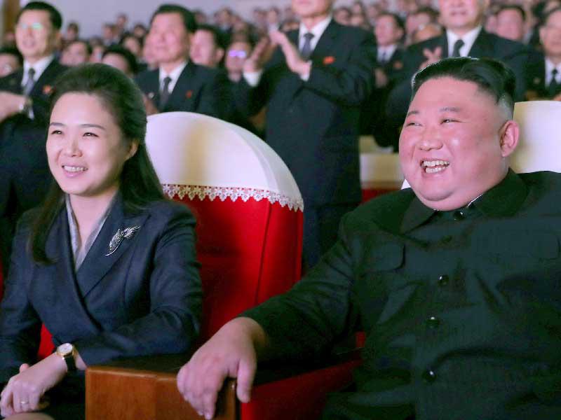 الزعيم الكوري الشمالي كيم جونغ أون و زوجتة