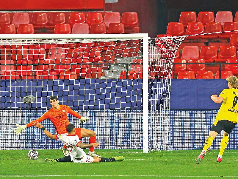 هالاند يحرز الهدف الثالث