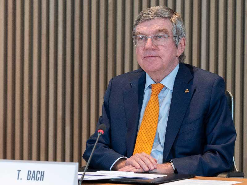  البطل الأولمبي ورئيس اللجنة الأولمبية الدولية، الألماني توماس باخ،