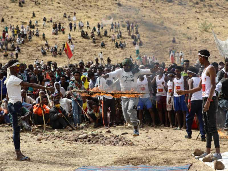 لاجئون إثيوبيون يجتمعون للاحتفال بالذكرى السادسة والأربعين للجبهة الشعبية لتحرير تيغراي في مخيم أم ركبة للاجئين في القضارف شرق السودان