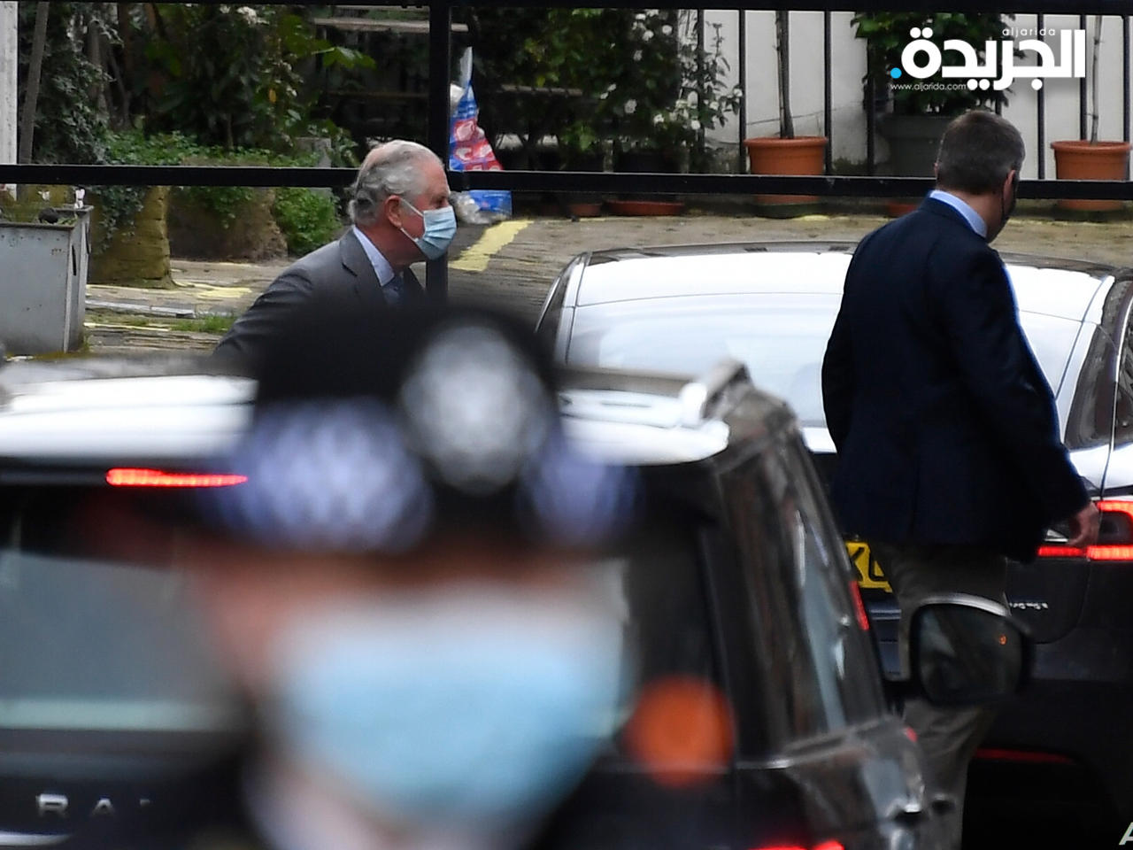 تشارلز من أمام مستشفى الملك إدوارد السابع