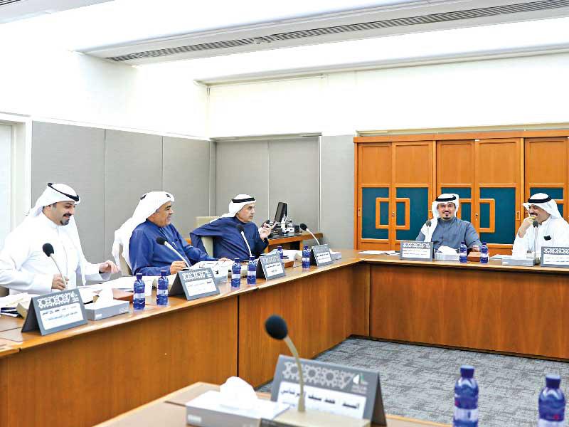  لجنة الشؤون التشريعية والقانونية في اجتماعها امس