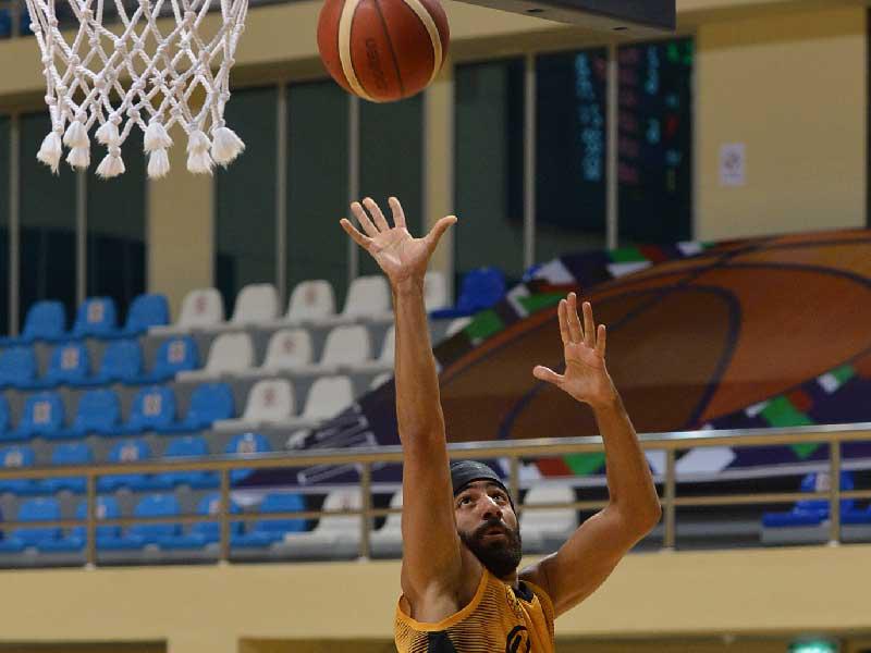  لاعب الفريق الأول لكرة السلة في نادي القادسية عبدالمحسن مرتضى