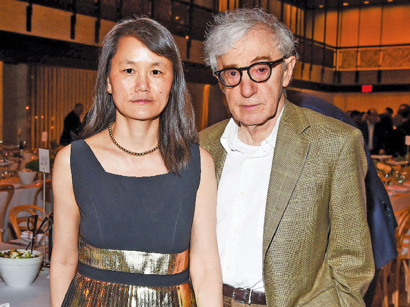 المخرج الأميركي وودي ألن وزوجتة 