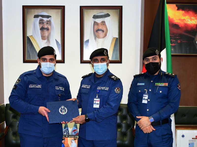 تكريم المتفوق أحمد شاكر