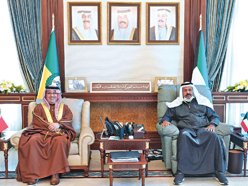 نائب رئيس الحرس الوطني الفريق أول متقاعد الشيخ أحمد النواف مستقبلاً السفير البحريني