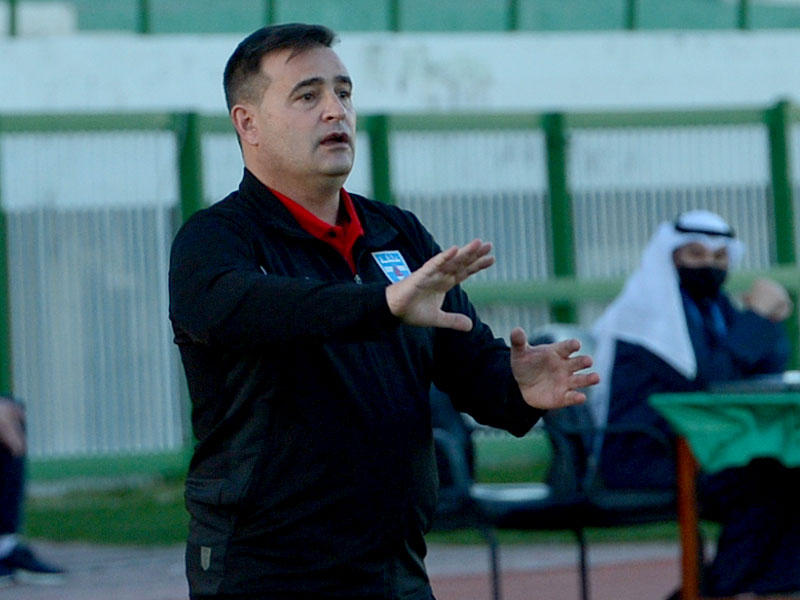 مدرب الفريق الأول لكرة القدم بنادي كاظمة الإسباني بيانكي