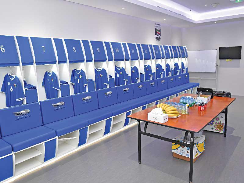 غرف تغيير ملابس (الأزرق)