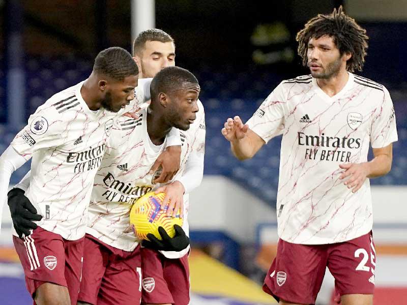 لاعبو أرسنال خلال مباراة سابقة