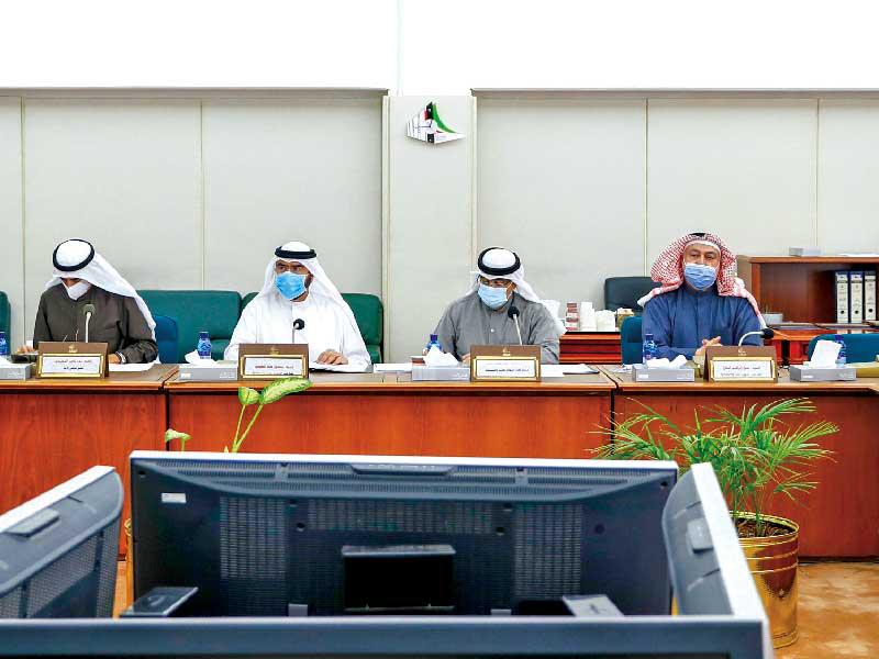 اللجنة المالية في اجتماع سابق