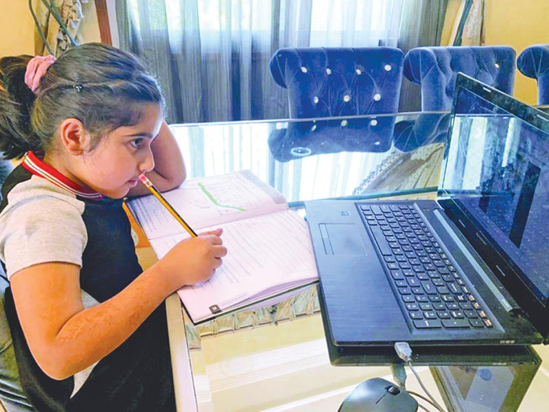 الفصل الدراسي الثاني يبدأ اليوم عن بعد 