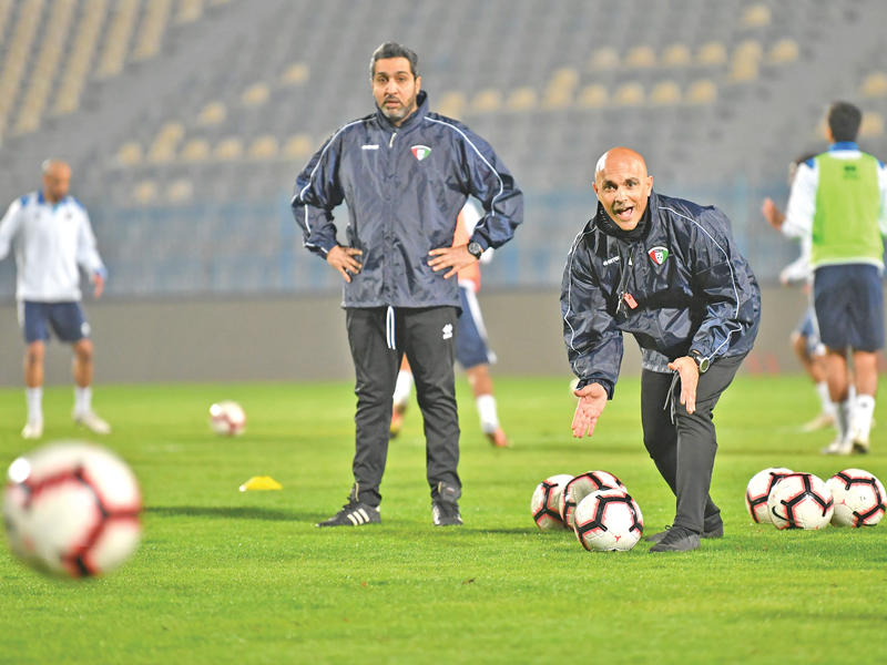 الإسباني كاراسكو ومساعده ثامر عناد في تدريب سابق