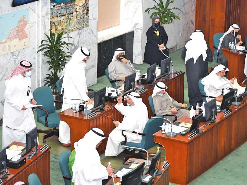 جانب من جلسة «البلدي» أمس