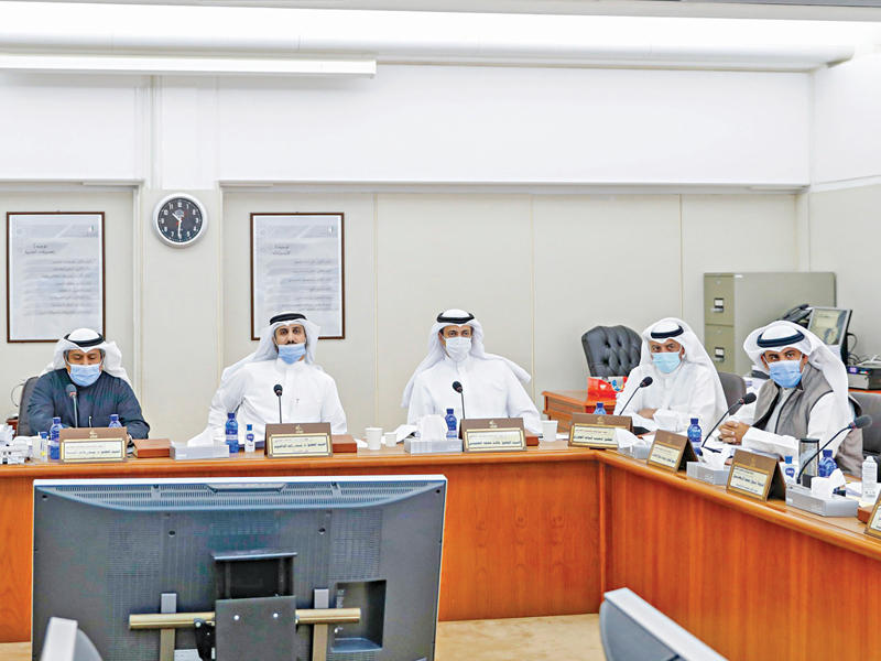  لجنة الميزانيات والحساب الختامي في اجتماعها أمس