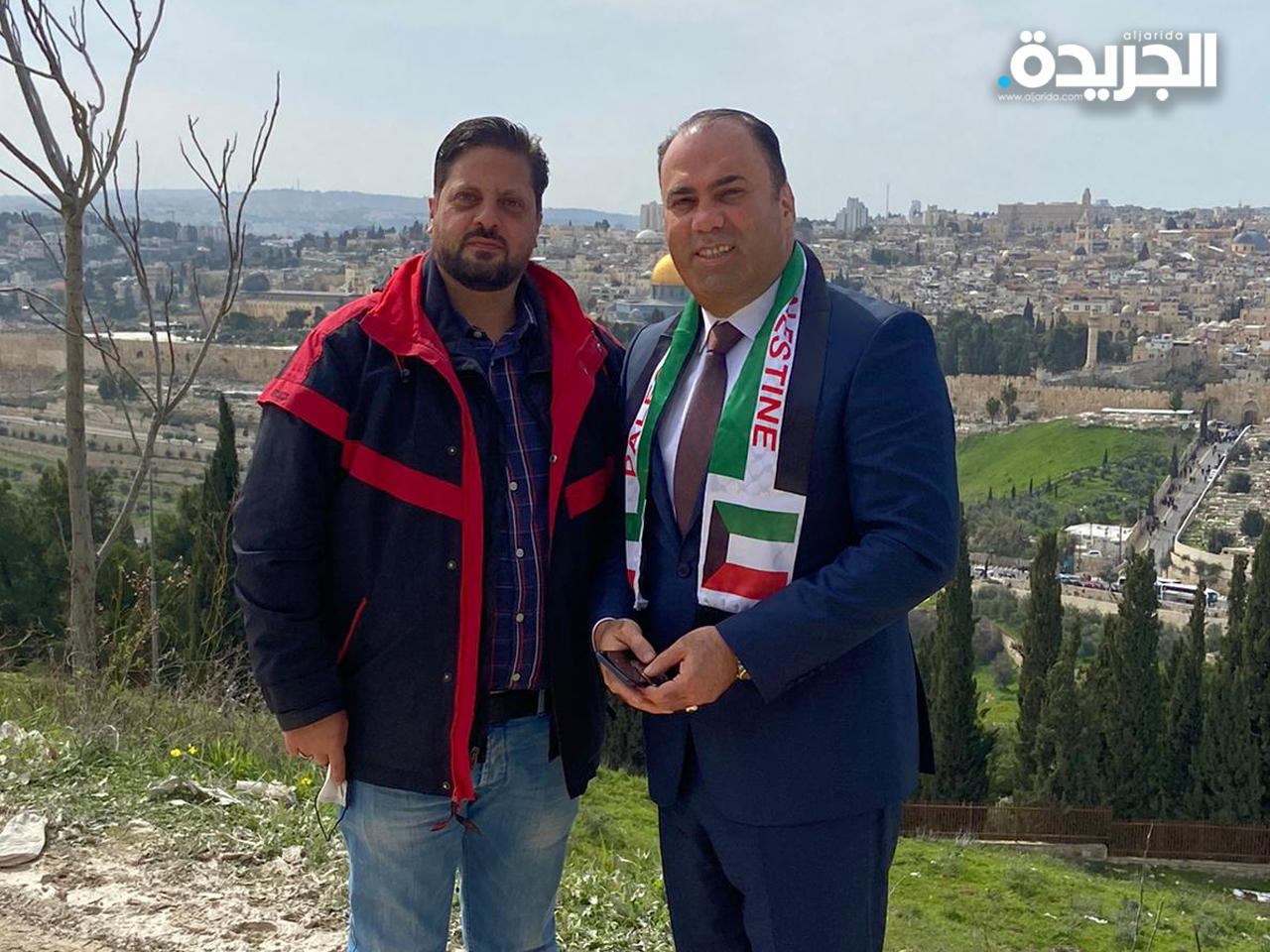 المدير التنفيذي لمؤسسة سيدة الأرض د. كمال الحسيني (يمين) قبل اعتقاله