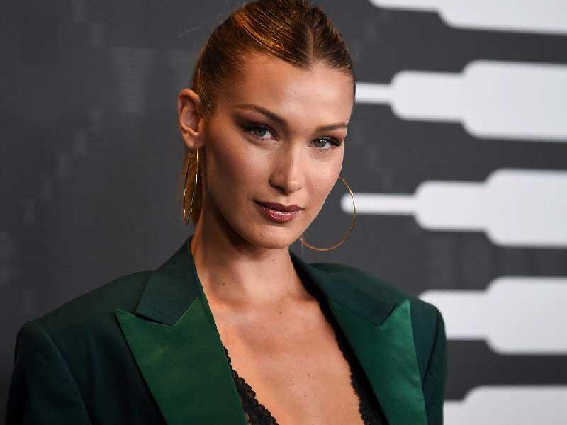 عارضة الازياء ​بيلا حديد