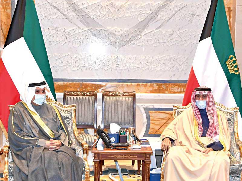 صاحب السمو أمير البلاد الشيخ نواف الأحمد مستقبلاً  نائب رئيس مجلس الوزراء وزير الدفاع الشيخ حمد الجابر أمس