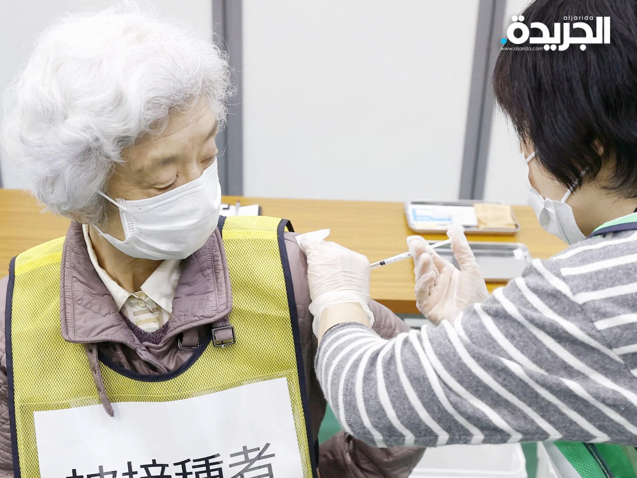 تطعيم مسنة يابانية