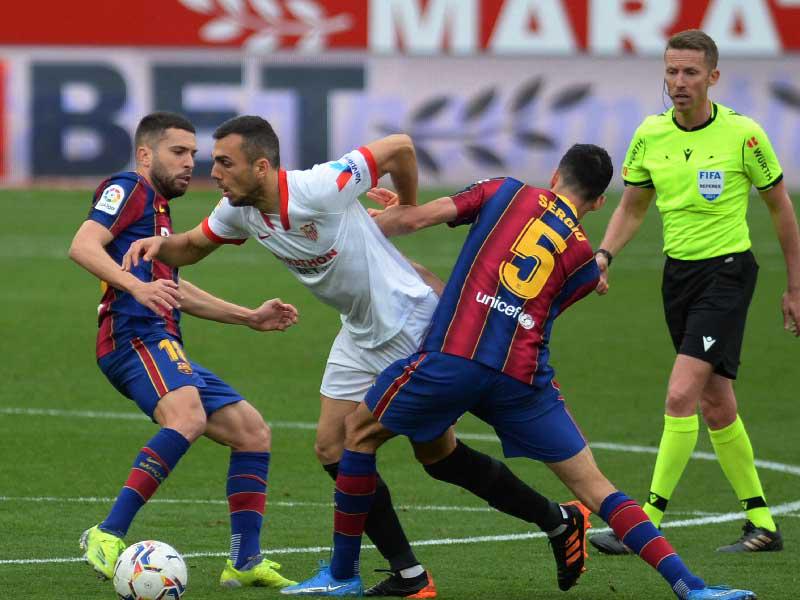 جانب من مباراة سابقة بين برشلونة وإشبيلية