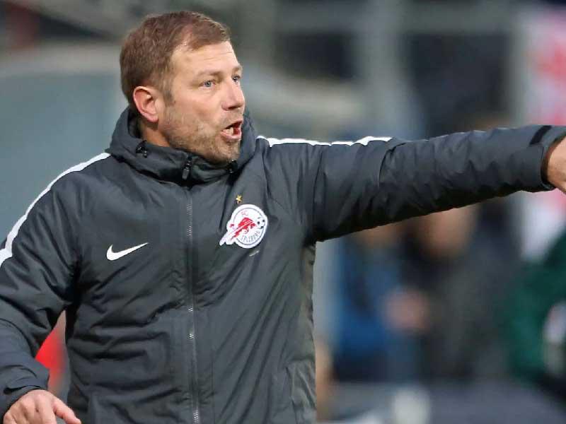  المدرب فرانك كرامر