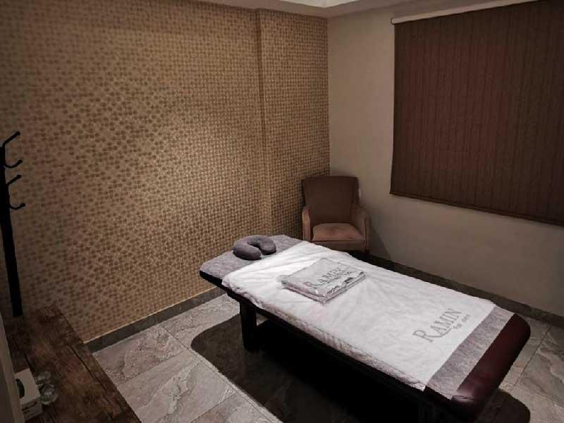 إحدى غرف المساج 