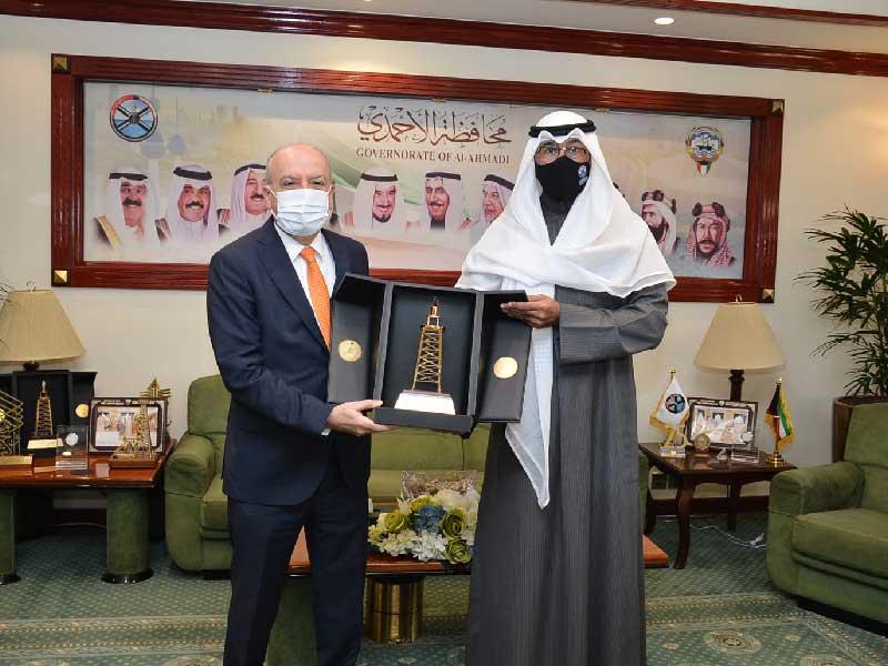 محافظ الأحمدي الشيخ فواز الخالد والسفير بيبريغوس