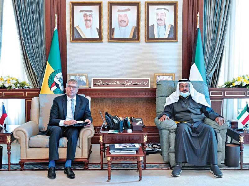 نائب رئيس الحرس الوطني الفريق أول متقاعد الشيخ أحمد النواف مستقبلا سفير التشيك أمس