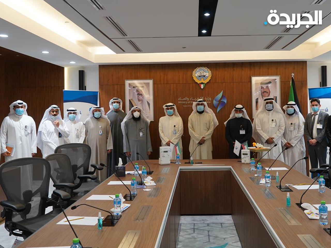 الوزير مشعان العتيبي خلال توقيع العقد