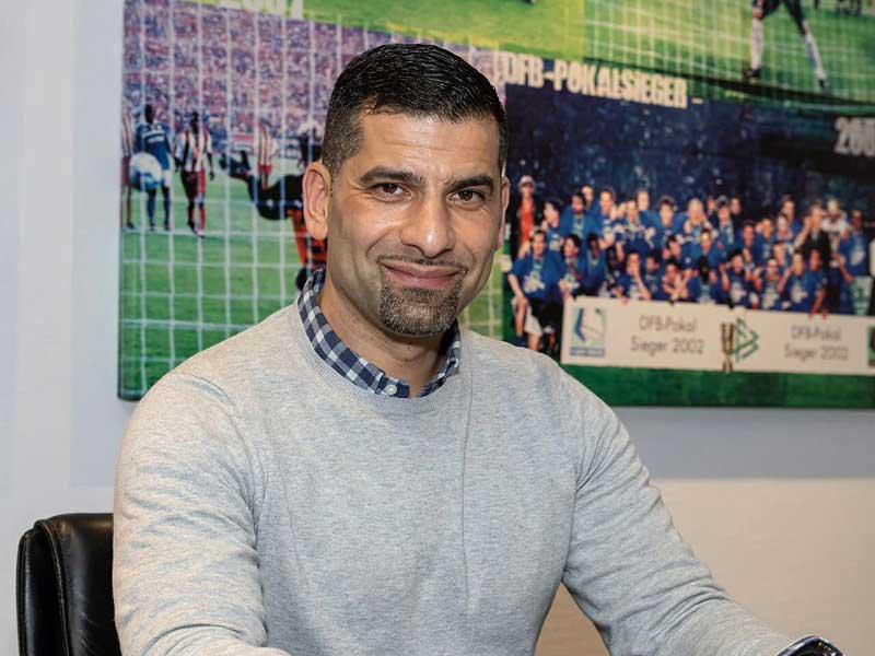 مدرب شالكه الجديد ديميتريوس غراموتسيس