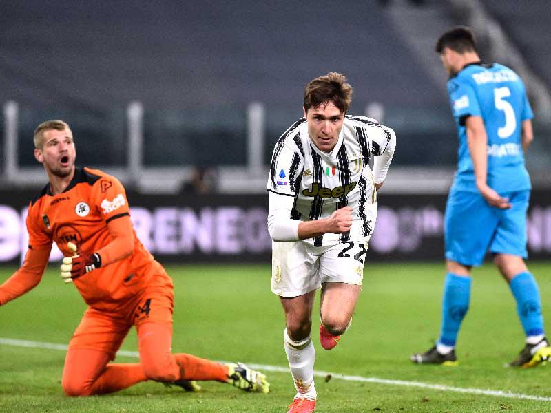 كييزا نجم يوفنتوس يحتفل بهدفه