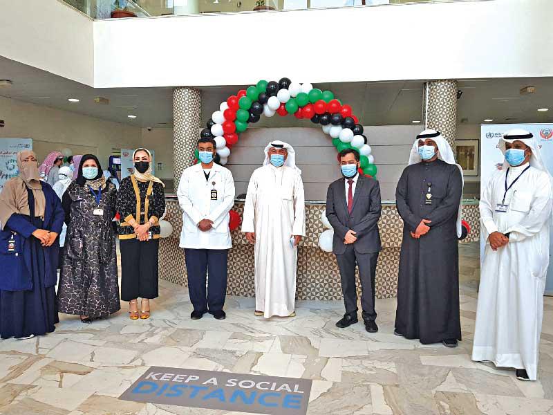 مشاركون في الاحتفال بيوم السمع