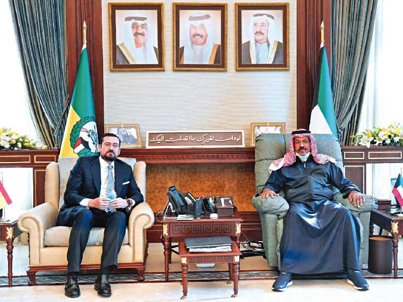 نائب رئيس الحرس الوطني الفريق أول متقاعد، الشيخ أحمد النواف  مستقبلاً سفير إسبانيا