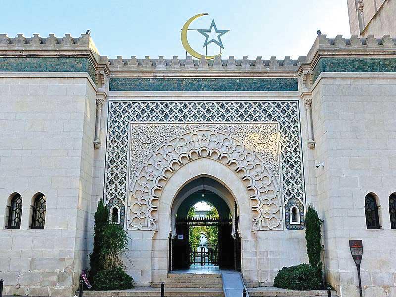 إغلاق 17 مسجداً لارتباطها بأنشطة انفصالية في فرنسا