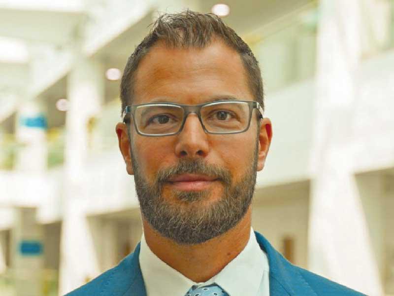  عميد كلية العلوم الإدارية في جامعة الخليج، د. جون بول أرناؤوط